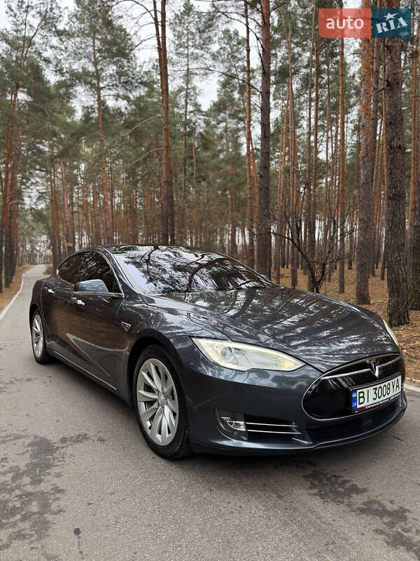 Лифтбек Tesla Model S 2016 в Полтаве