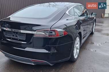 Лифтбек Tesla Model S 2014 в 
