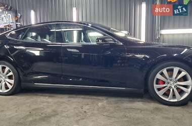 Лифтбек Tesla Model S 2014 в 