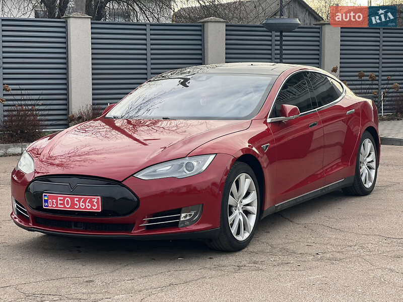 Лифтбек Tesla Model S 2015 в 