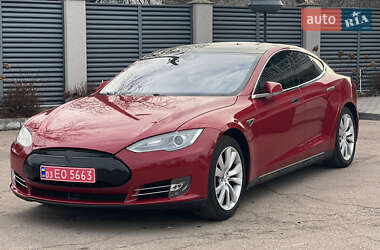 Лифтбек Tesla Model S 2015 в 