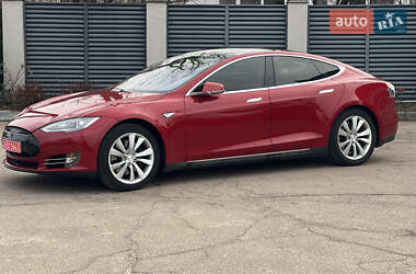 Лифтбек Tesla Model S 2015 в 