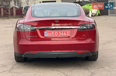 Лифтбек Tesla Model S 2015 в 