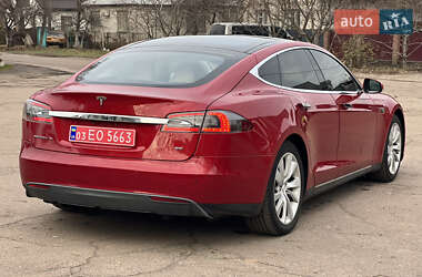 Лифтбек Tesla Model S 2015 в 