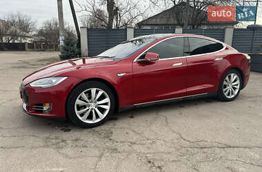 Лифтбек Tesla Model S 2015 в 