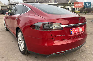 Лифтбек Tesla Model S 2015 в 