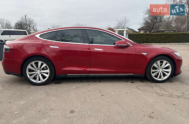 Лифтбек Tesla Model S 2015 в 