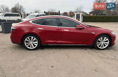 Лифтбек Tesla Model S 2015 в 