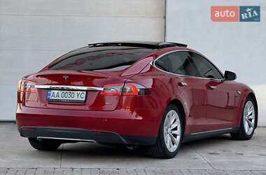 Ліфтбек Tesla Model S 2015 в Сарнах