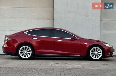 Ліфтбек Tesla Model S 2015 в Сарнах