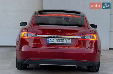 Ліфтбек Tesla Model S 2015 в Сарнах