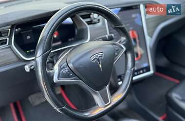 Ліфтбек Tesla Model S 2015 в Сарнах