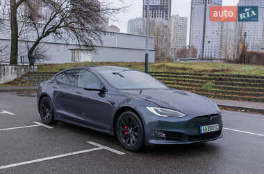 Ліфтбек Tesla Model S 2016 в Києві