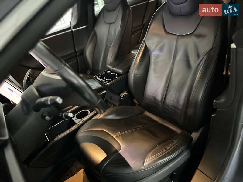 Ліфтбек Tesla Model S 2015 в Полтаві