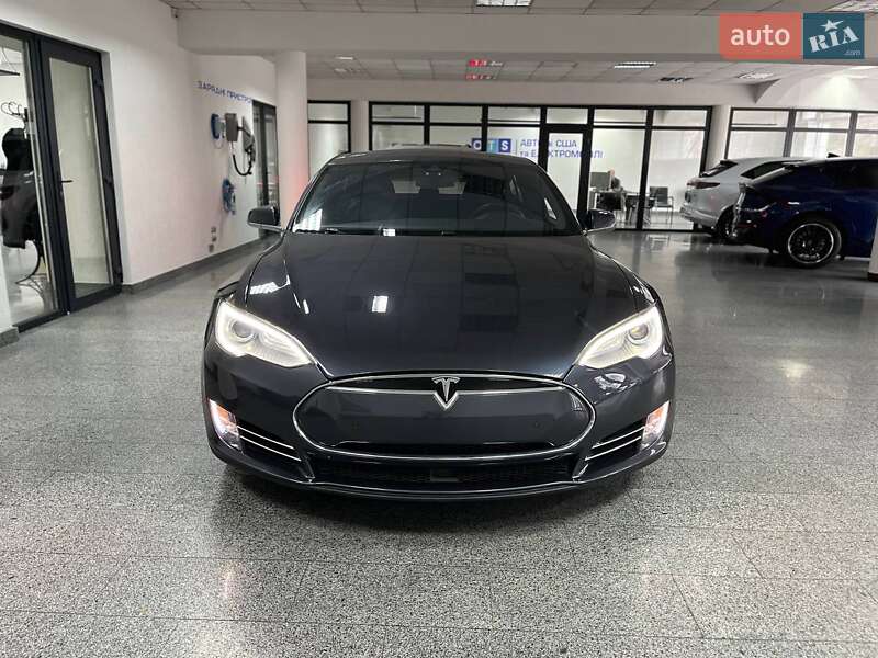 Ліфтбек Tesla Model S 2015 в Полтаві
