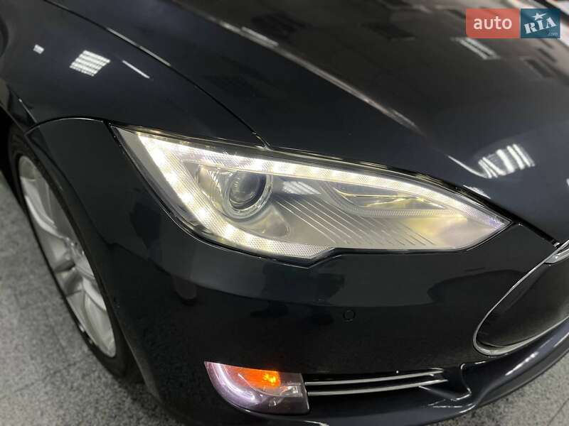 Ліфтбек Tesla Model S 2015 в Полтаві