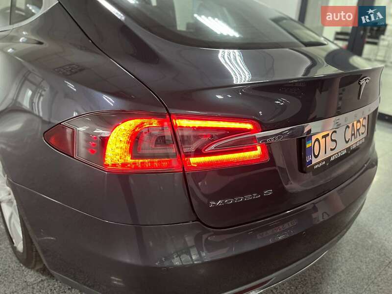 Ліфтбек Tesla Model S 2015 в Полтаві