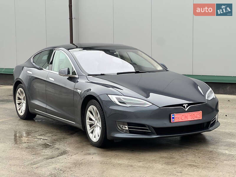 Лифтбек Tesla Model S 2017 в Виннице