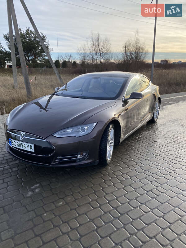 Лифтбек Tesla Model S 2014 в Жовкве