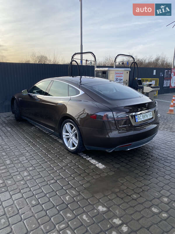 Лифтбек Tesla Model S 2014 в Жовкве