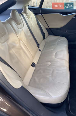 Лифтбек Tesla Model S 2014 в 