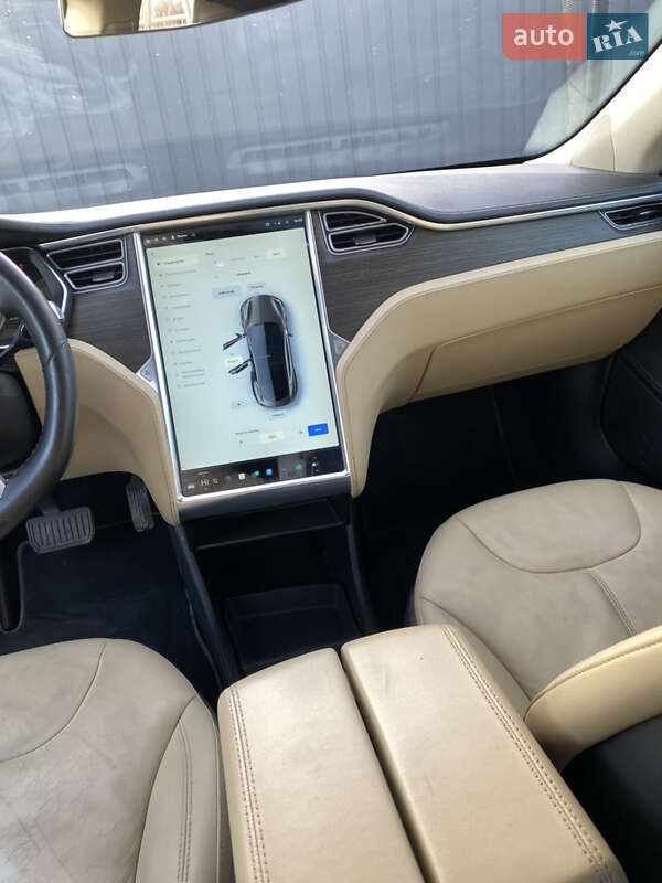 Лифтбек Tesla Model S 2014 в Жовкве