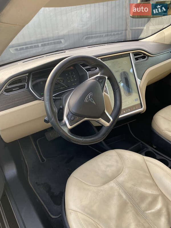 Лифтбек Tesla Model S 2014 в Жовкве