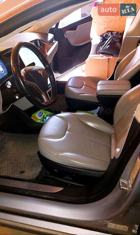 Лифтбек Tesla Model S 2015 в Львове фото 7 Лифтбек Tesla Model S 2015 в Львове