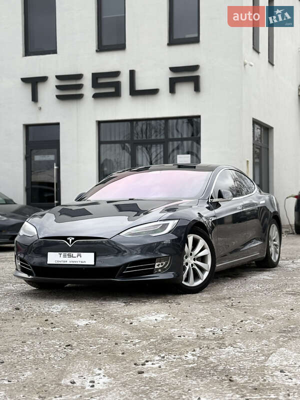 Лифтбек Tesla Model S 2017 в Виннице