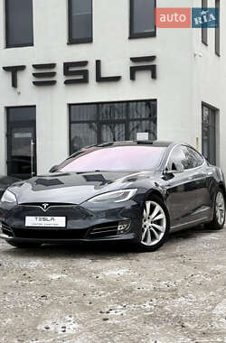 Лифтбек Tesla Model S 2017 в Виннице