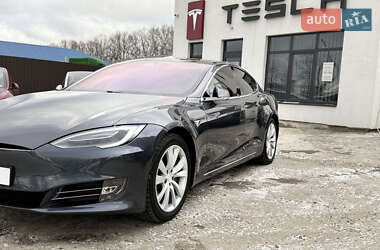 Лифтбек Tesla Model S 2017 в Виннице