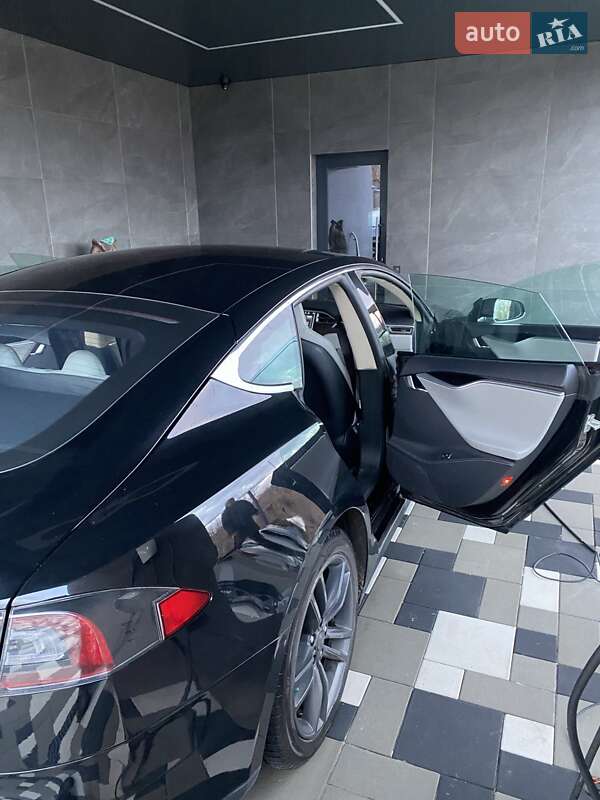 Лифтбек Tesla Model S 2014 в Днепре