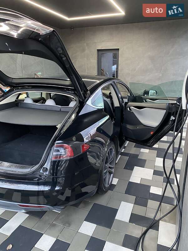 Лифтбек Tesla Model S 2014 в Днепре