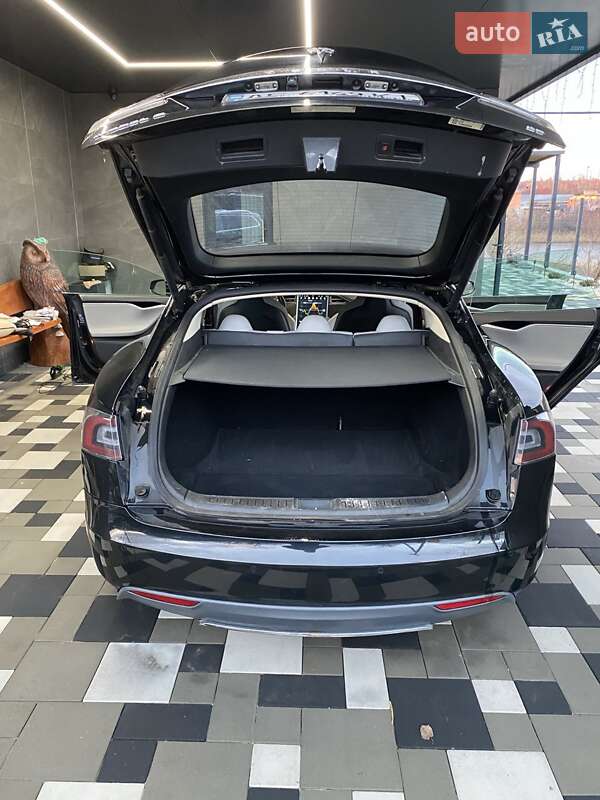 Лифтбек Tesla Model S 2014 в Днепре