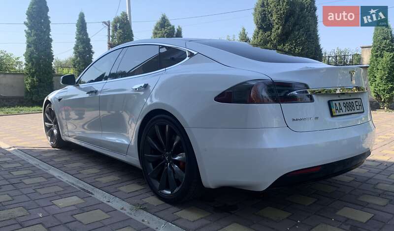 Лифтбек Tesla Model S 2017 в Киеве