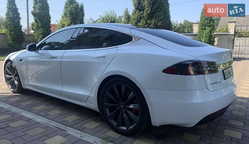 Лифтбек Tesla Model S 2017 в Киеве