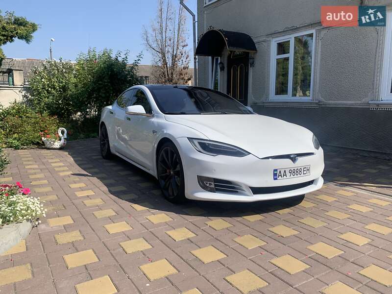 Лифтбек Tesla Model S 2017 в Киеве