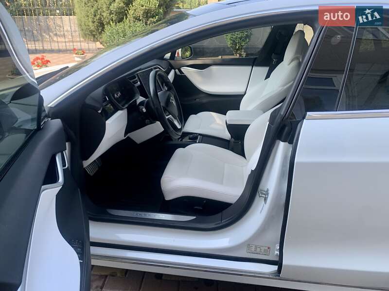 Ліфтбек Tesla Model S 2017 в Києві