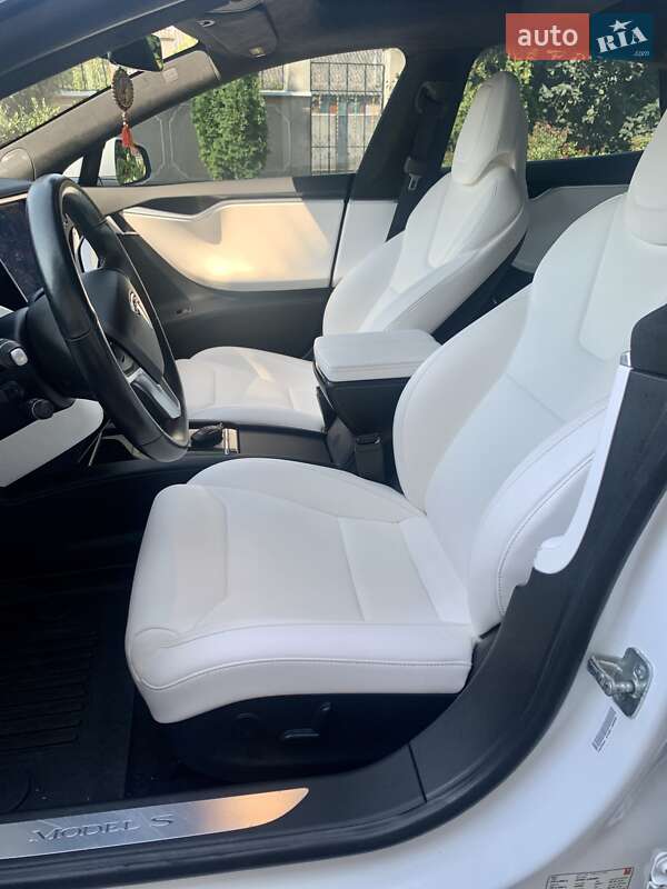 Лифтбек Tesla Model S 2017 в Киеве фото 4 Лифтбек Tesla Model S 2017 в Киеве