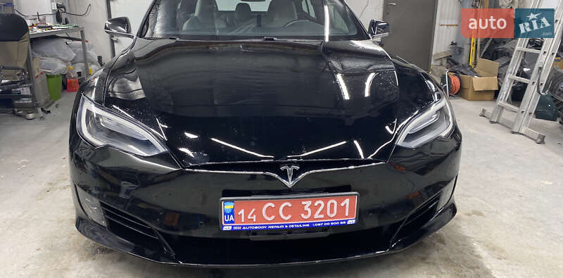 Лифтбек Tesla Model S 2017 в Львове