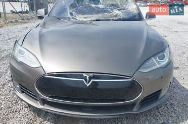 Лифтбек Tesla Model S 2016 в Львове