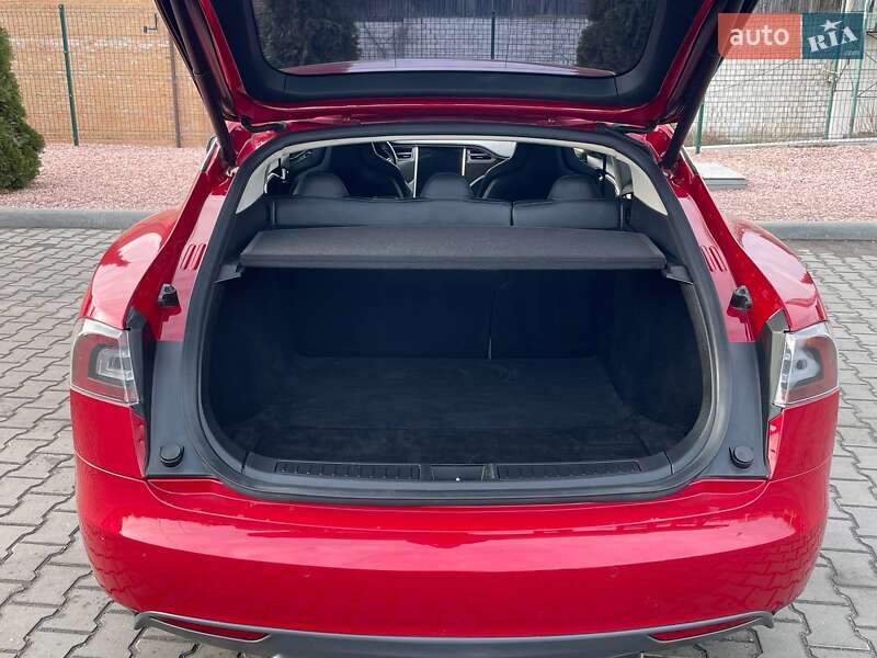 Лифтбек Tesla Model S 2014 в Виннице