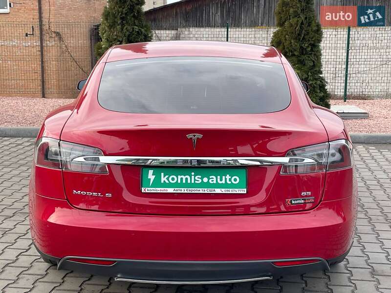 Лифтбек Tesla Model S 2014 в Виннице