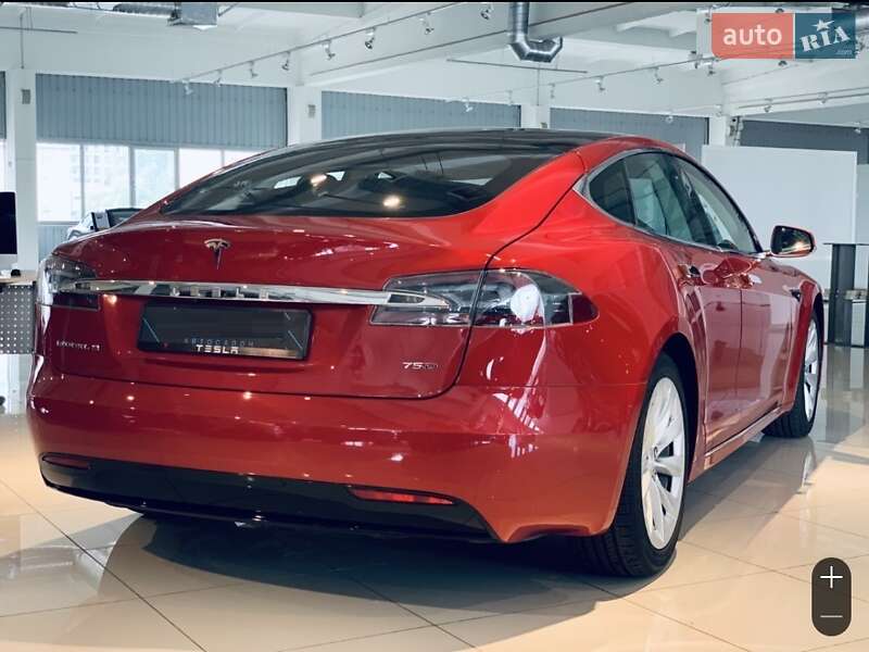 Лифтбек Tesla Model S 2018 в Киеве фото 8 Лифтбек Tesla Model S 2018 в Киеве
