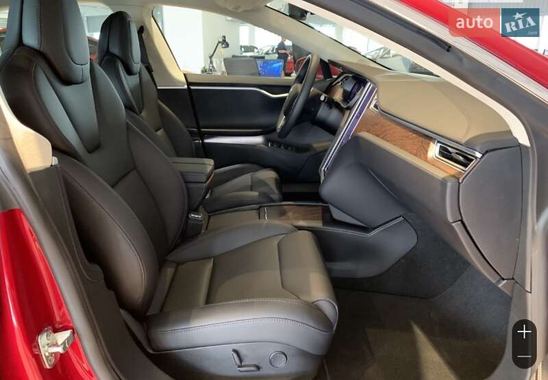Лифтбек Tesla Model S 2018 в Киеве фото 13 Лифтбек Tesla Model S 2018 в Киеве