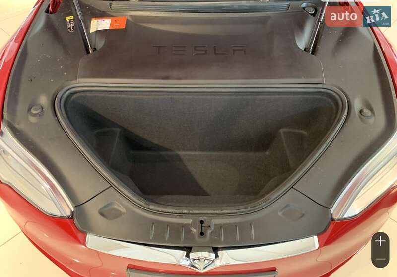 Лифтбек Tesla Model S 2018 в Киеве фото 16 Лифтбек Tesla Model S 2018 в Киеве