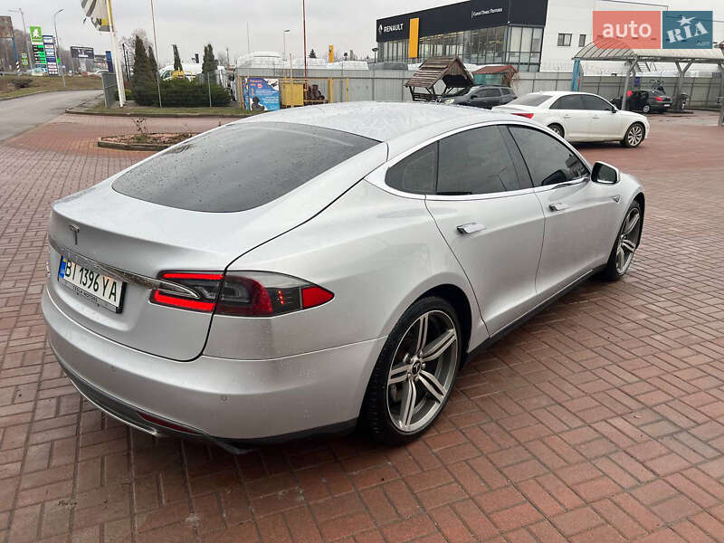 Ліфтбек Tesla Model S 2014 в Полтаві