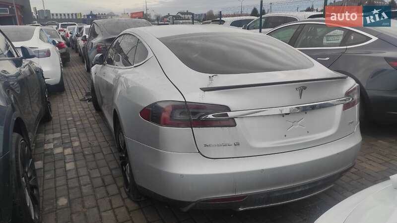 Ліфтбек Tesla Model S 2014 в Бориславі