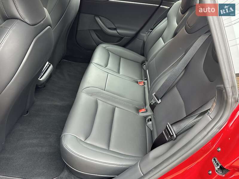 Лифтбек Tesla Model S 2024 в Киеве