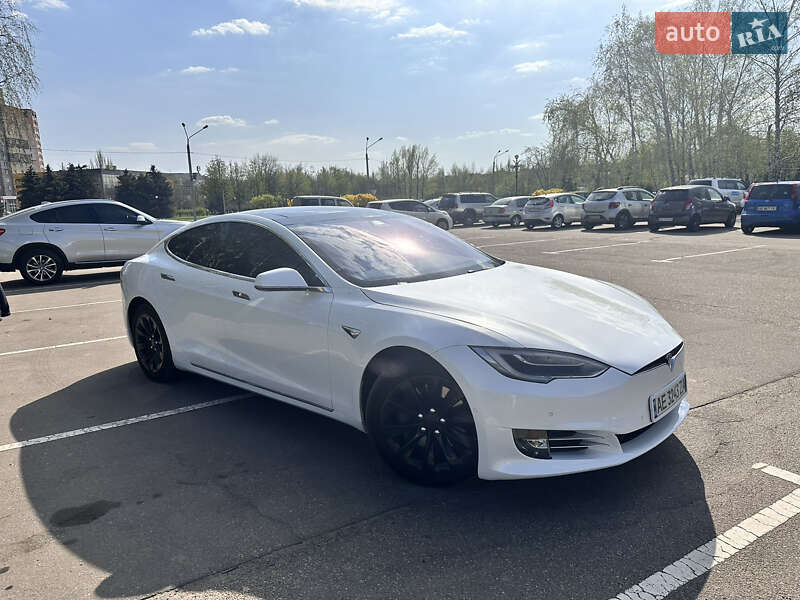 Ліфтбек Tesla Model S 2016 в Кривому Розі